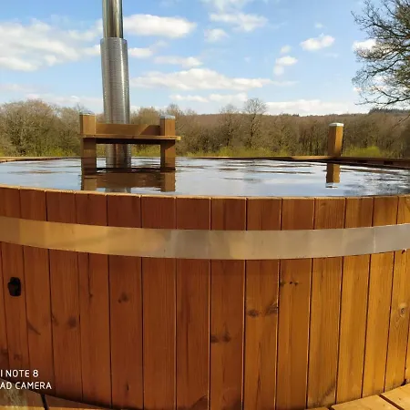 L'etape En Foret بيت خشبي