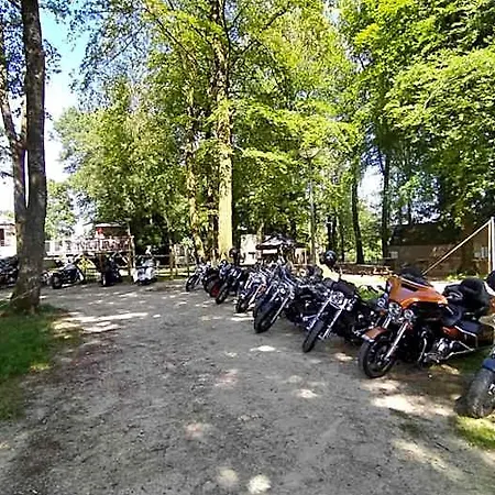 L'etape En Foret Chata Saint-Sever-Calvados