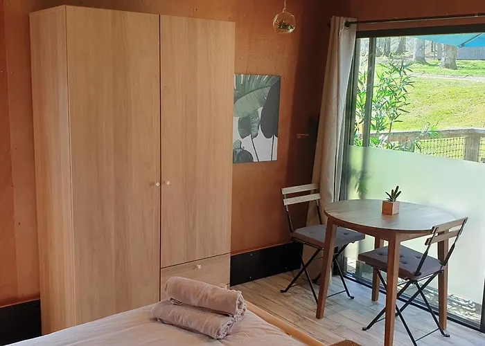 L'etape En Foret אכסניה *